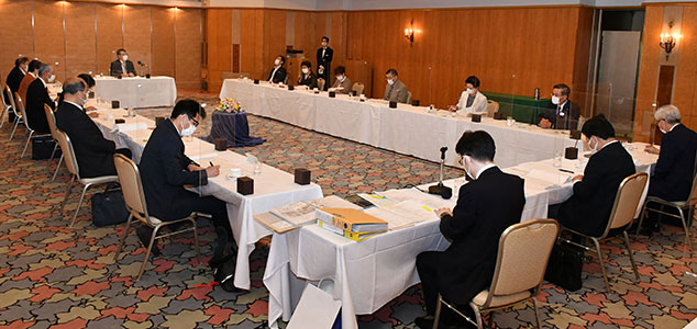 選考委員会