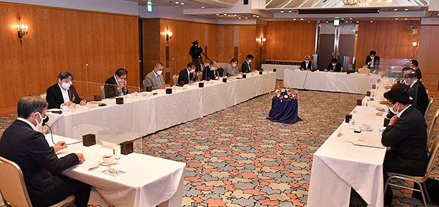選考委員会